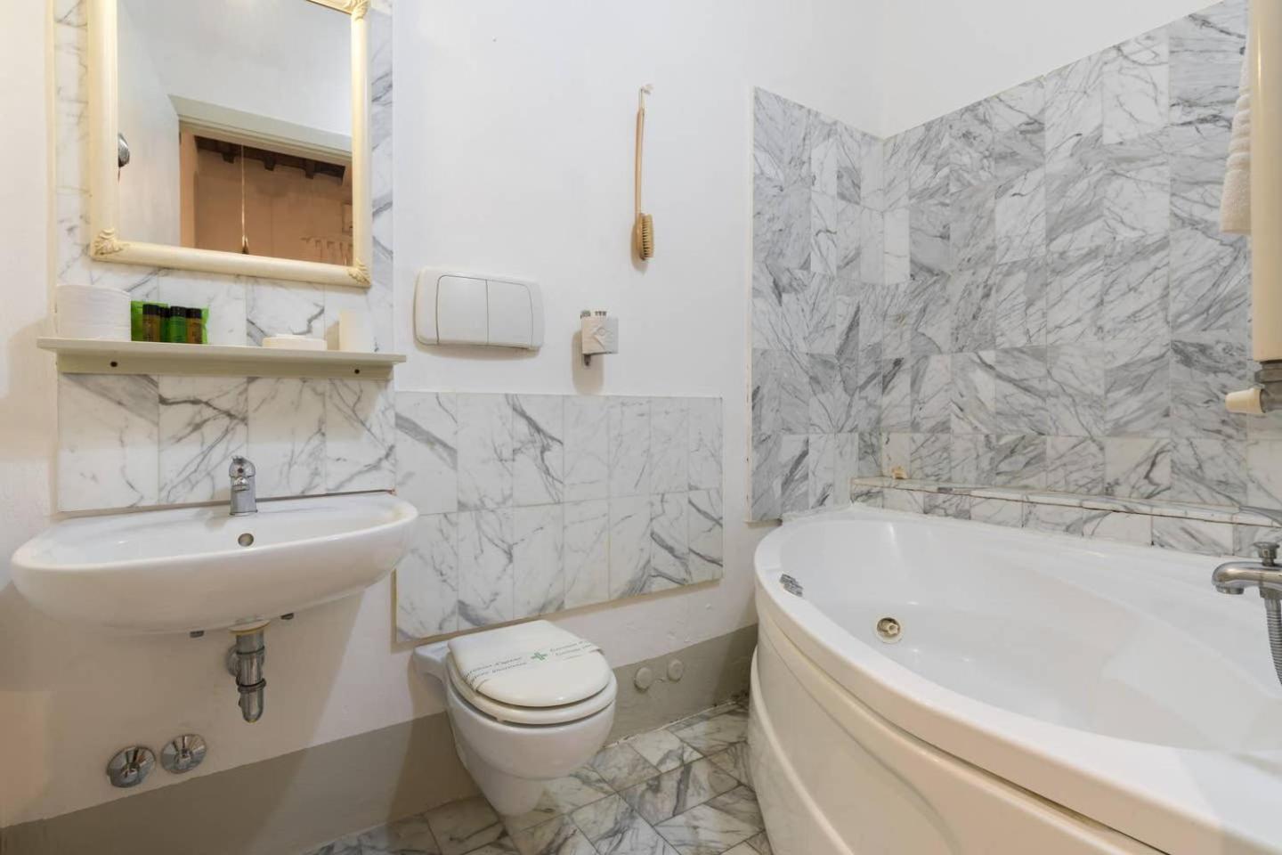 F4 - Santa Croce One Bedroom Flat 2 To 4 Guests Firenze Eksteriør bilde